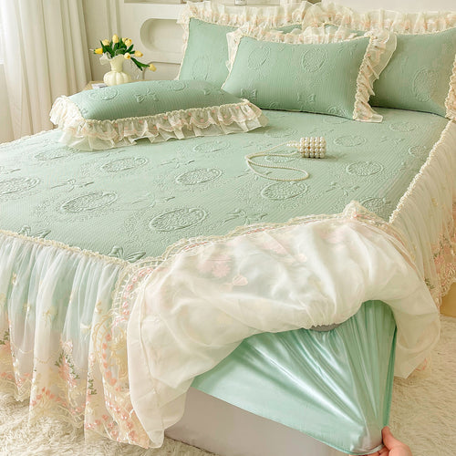 Elegant Ruffled Bedspread Set