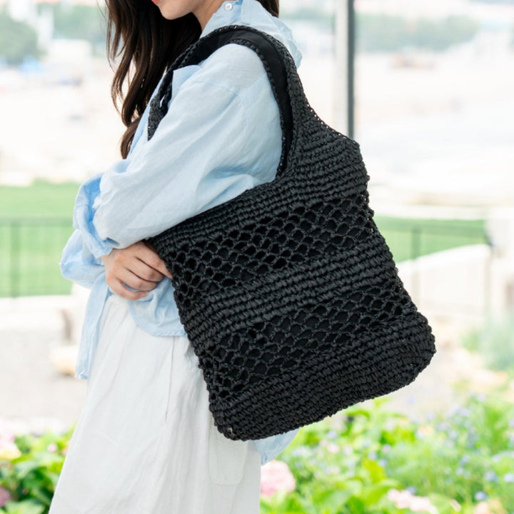 Handwoven beach bag with open mesh structure Bowlift