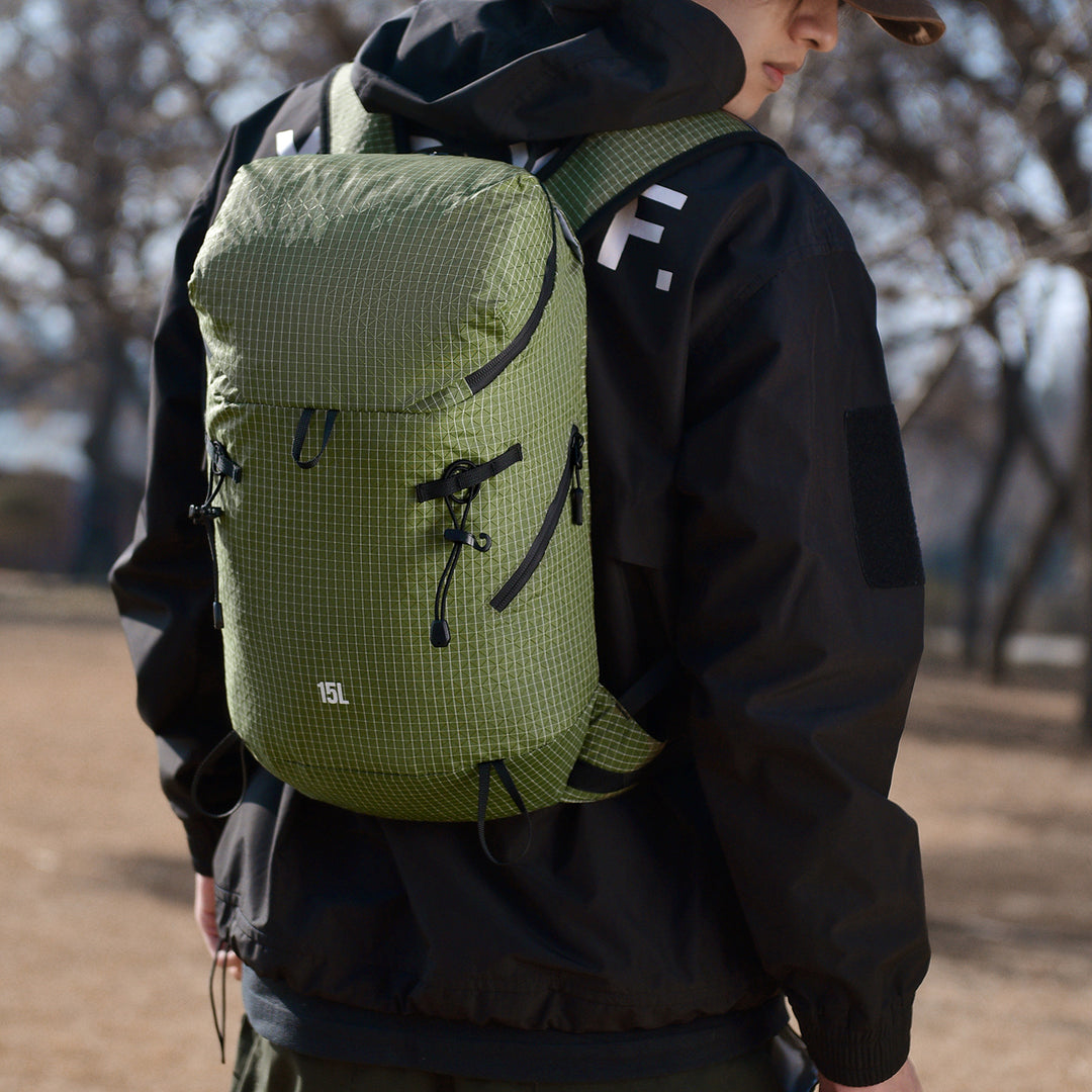Outdoor backpack with versatile compartment system and comfort carrying system Bowlift