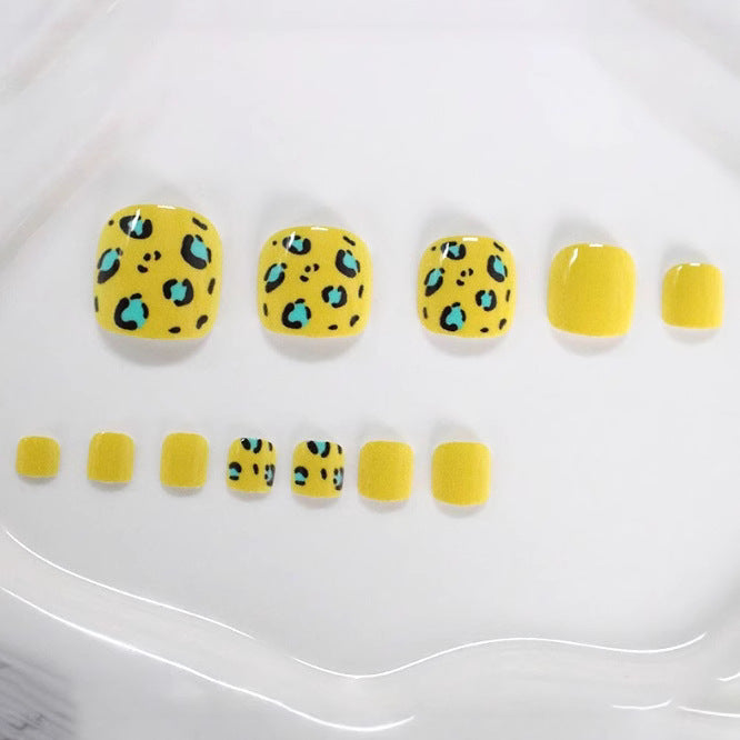 Stylish Animal Print Pedicure Nail Art Bowlift