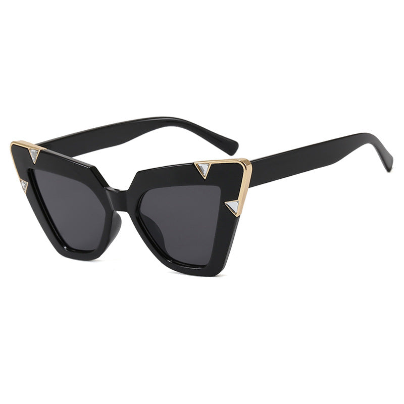 Women's Cat-Eye Sunglasses with Luxurious Design and Protective UV Filter Bowlift