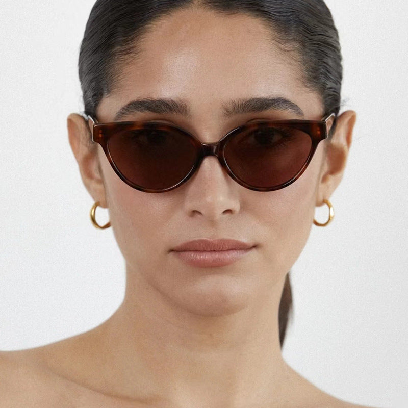 Ladies Cat-Eye Sunglasses with Luxurious Pattern and UV Protection Bowlift