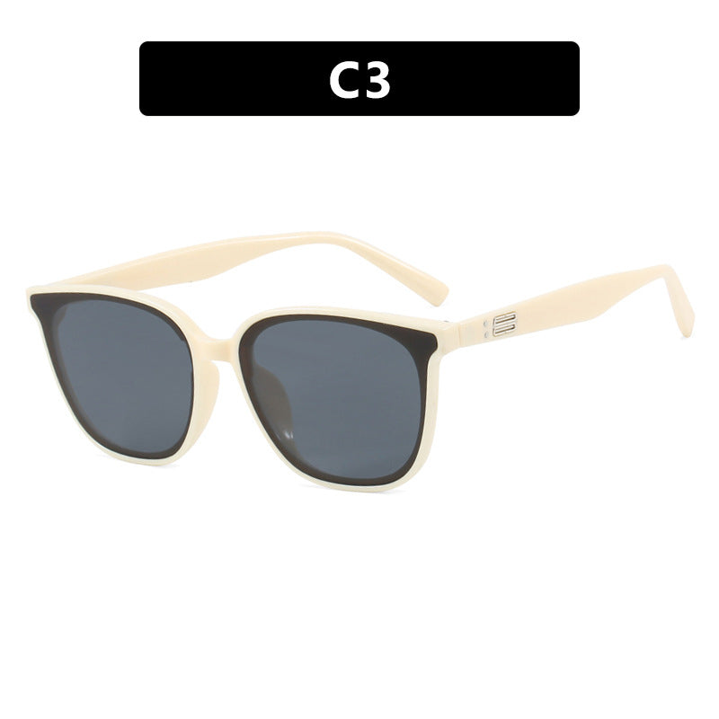 Women’s sunglasses in modern chic style Bowlift