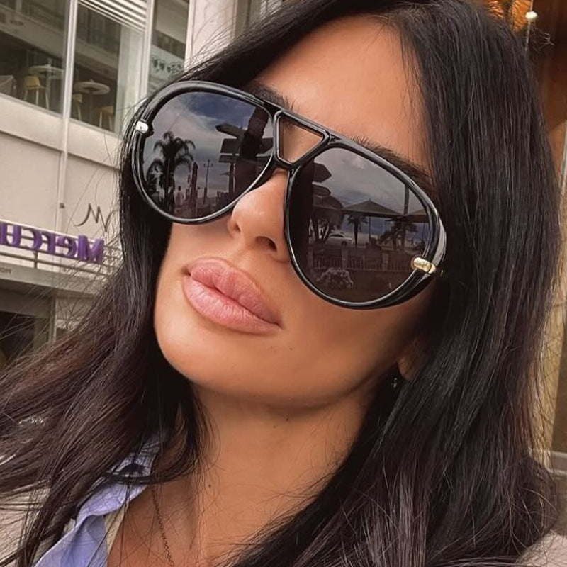 Women's fashionable large sunglasses with elegant frame and protective lenses Bowlift