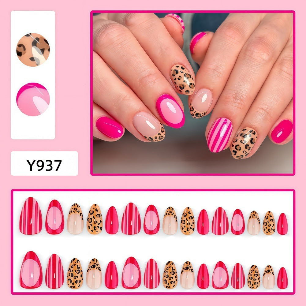 Artificial nails with trendy leopard and striped decorations Bowlift