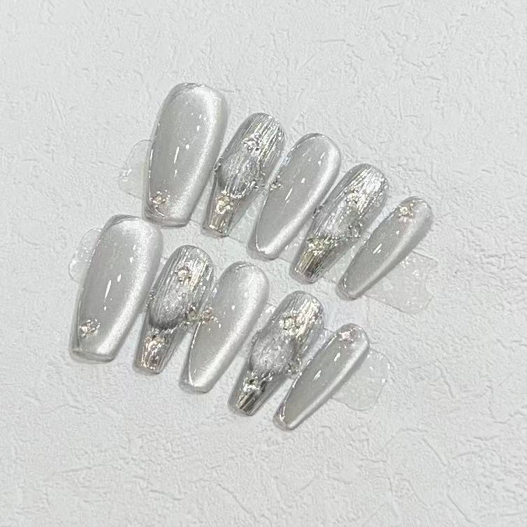 Elegant Press-On Nail Set with Metallic Finish Bowlift