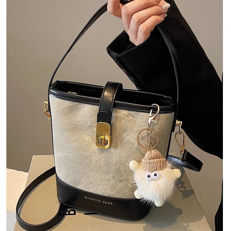 Elegant Structured Bucket Bag Bowlift