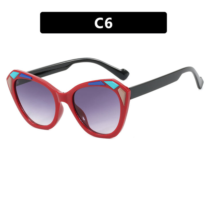 Ladies Cat Eye Sunglasses with Fashionable Details Bowlift