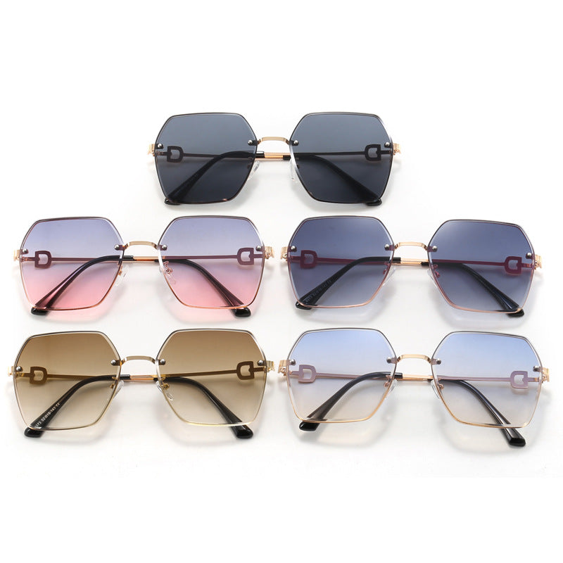 Women's extravagant and modern sunglasses in an unusual design Bowlift