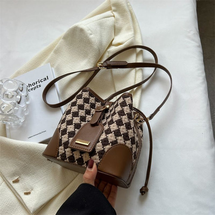 Chic Bucket Bag Bowlift