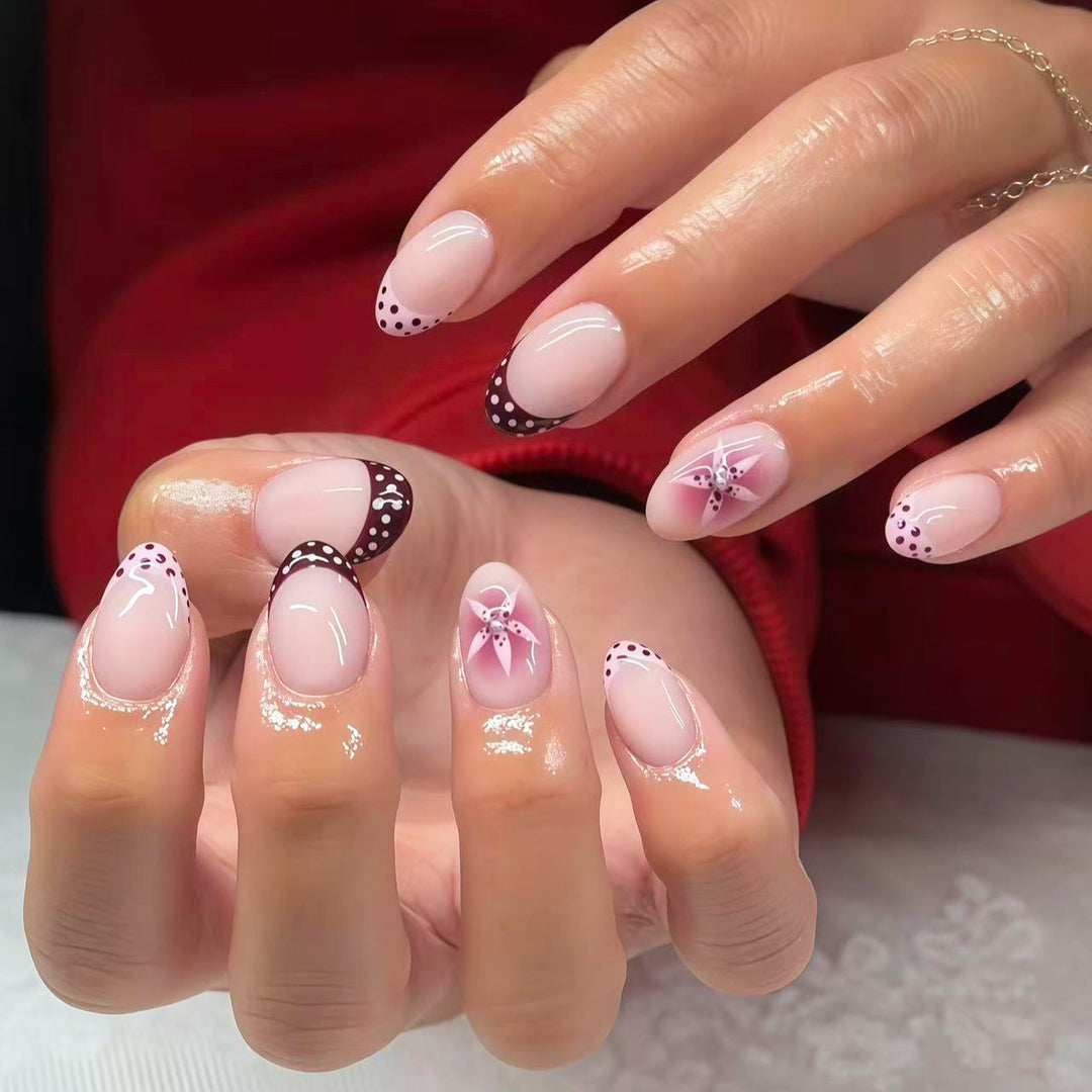 Elegant Press-On Nail Set with Artistic Design