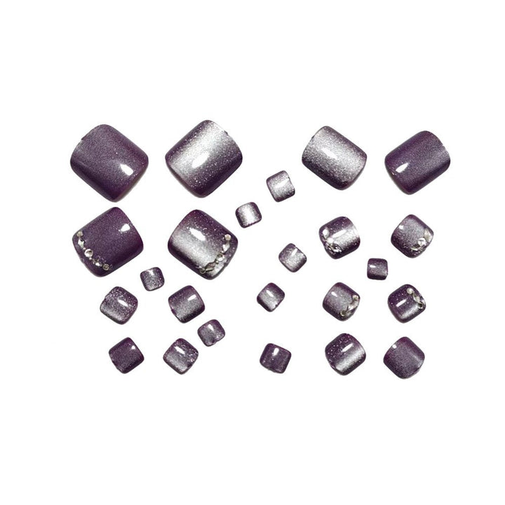Artificial nails with glamorous rhinestone accents Bowlift