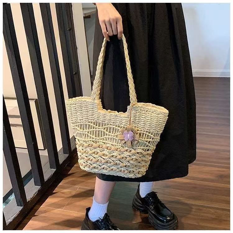 Braided shopping bag with decorative elements Bowlift