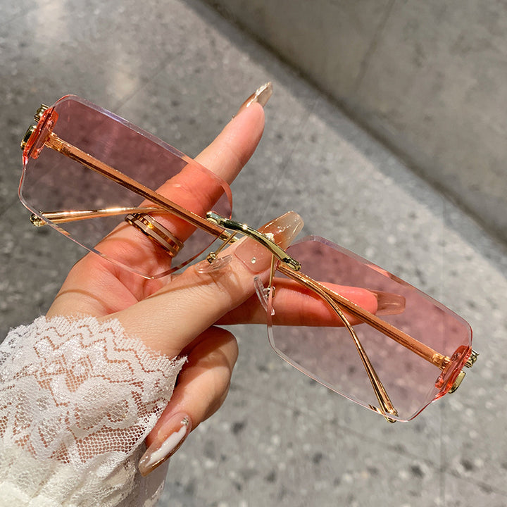 Ladies elegant square sunglasses with stylish tortoiseshell pattern and UV protection Bowlift