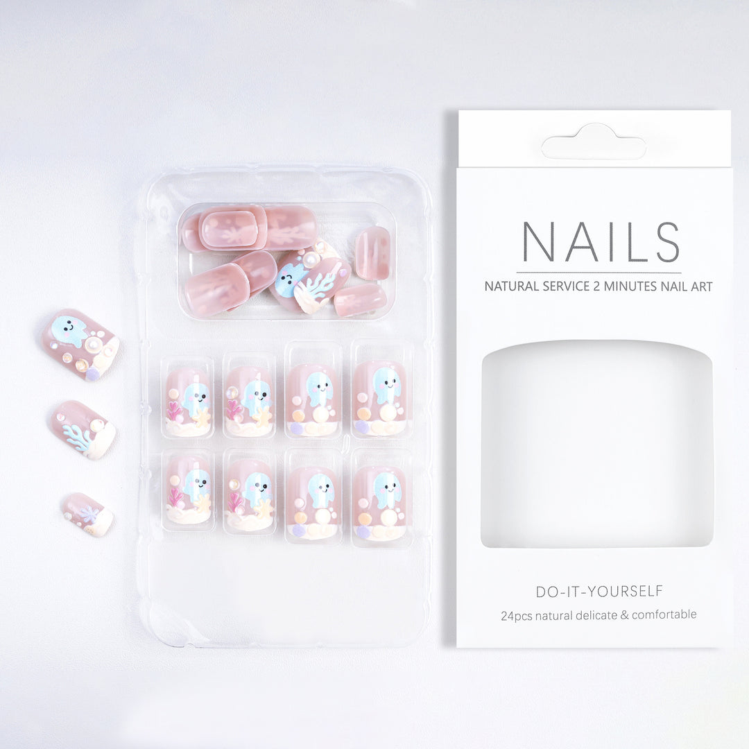 Nails in maritime themes with 3D applications Bowlift