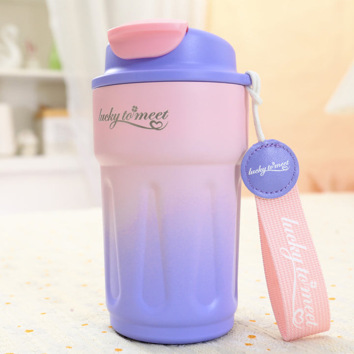 Women’s insulated cup with innovative drip protection and practical carrying handle Bowlift