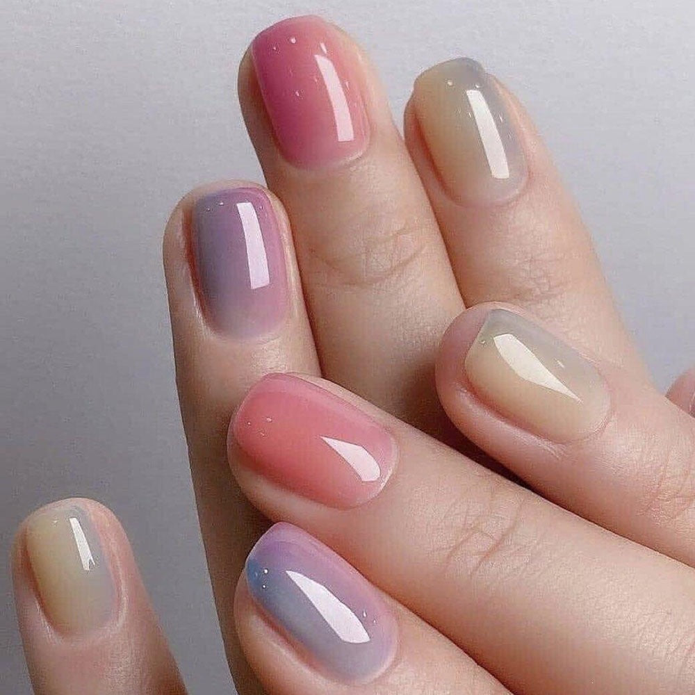 Artificial nails in elegant French tip design Bowlift