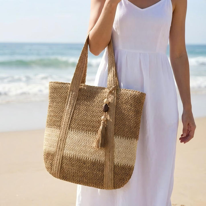 Handbag Made of Natural, Handwoven Straw with Elegant Fringe Bowlift