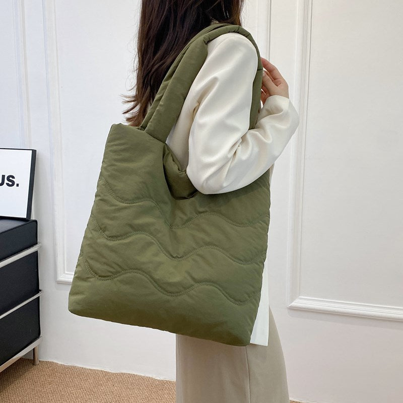 Padded shoulder bag with wave design Bowlift