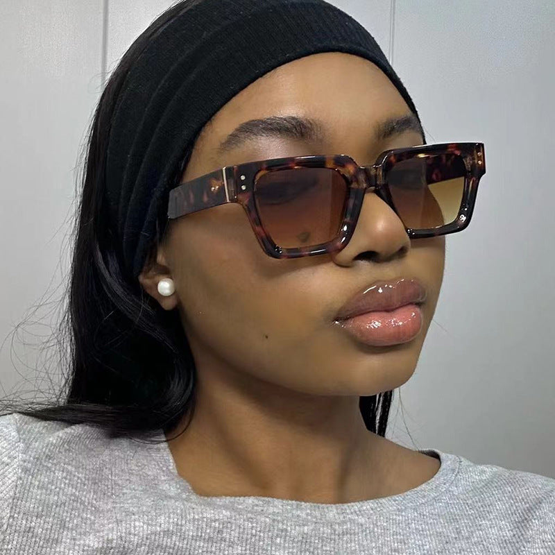 Women's trendy sunglasses in elegant oversized design Bowlift