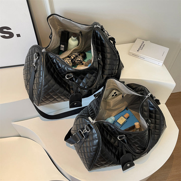 Fashionable travel bag with high-quality stitching and practical carrying options Bowlift