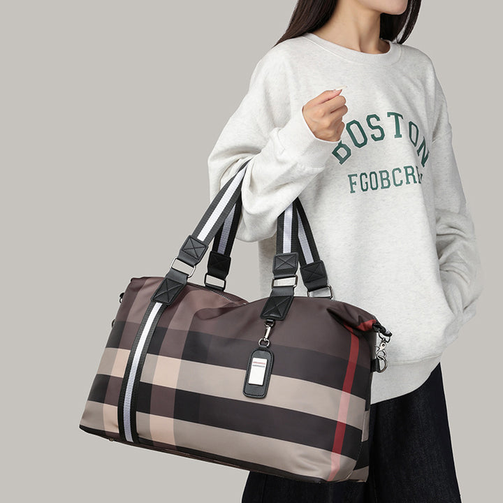 Sporty travel bag with intelligent compartment design Bowlift