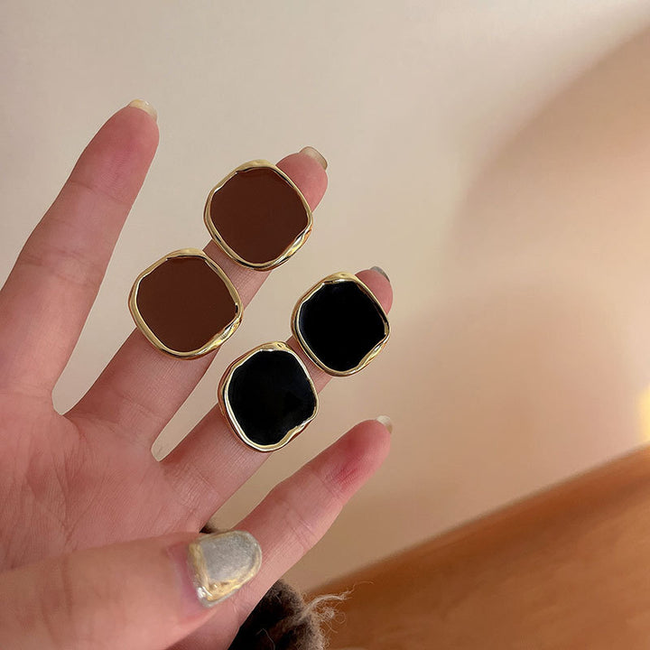 Stylish stud earrings Bowlift