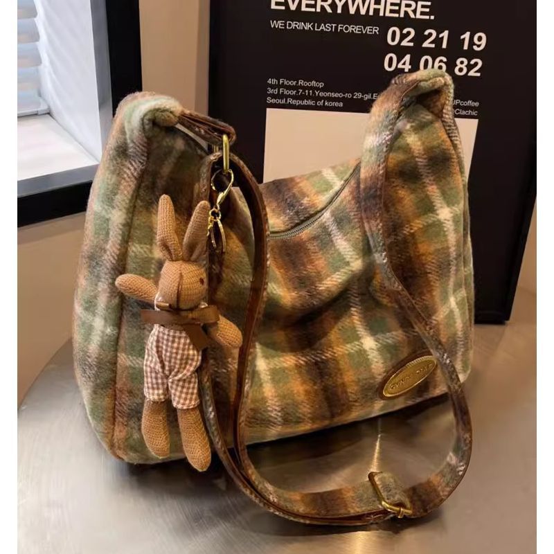 Cozy Plaid Shoulder Bag Bowlift