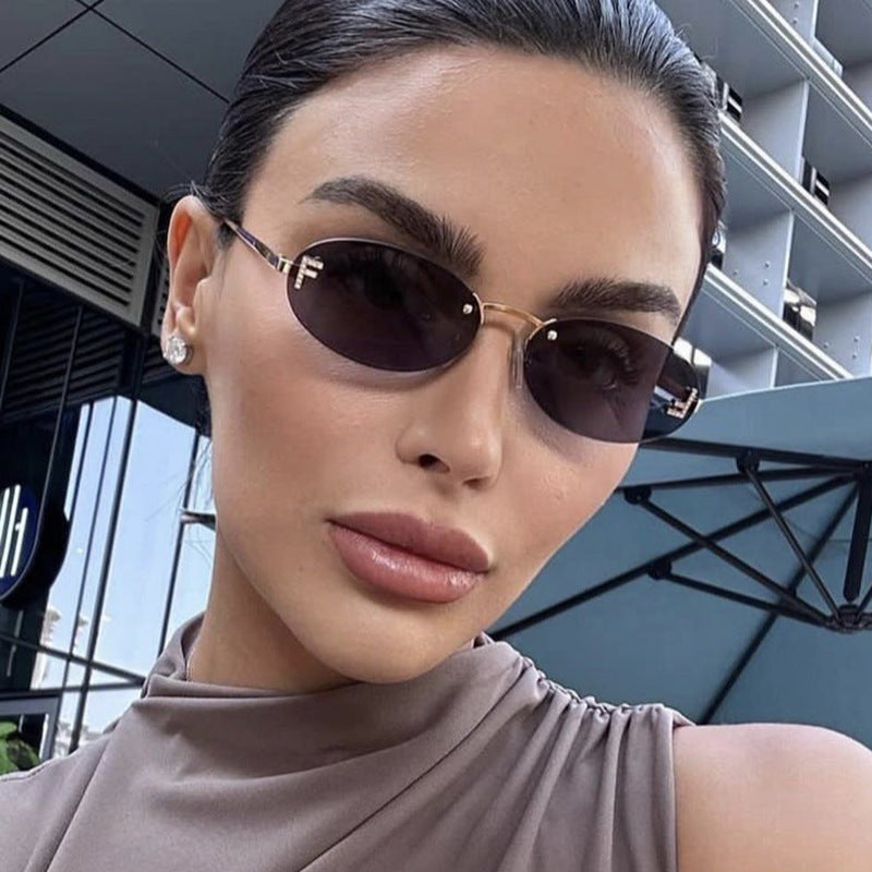 Women's fashionable sunglasses with elegant mirrored lens front and delicate metal frame Bowlift