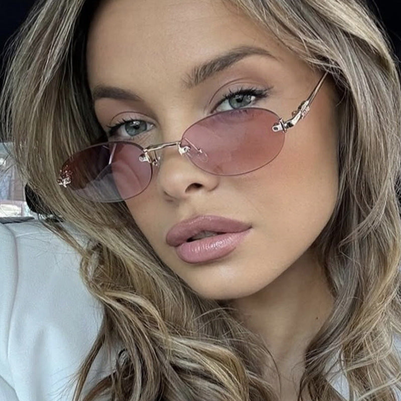 Women's fashion sunglasses with oval frame and elegant accents Bowlift