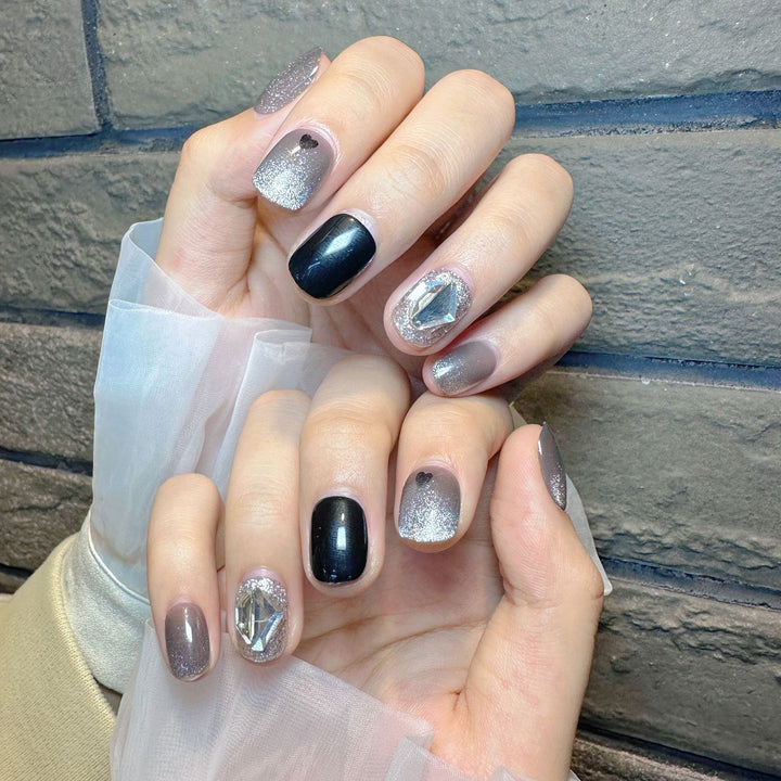 Glamorous Press-On Nail Design Bowlift