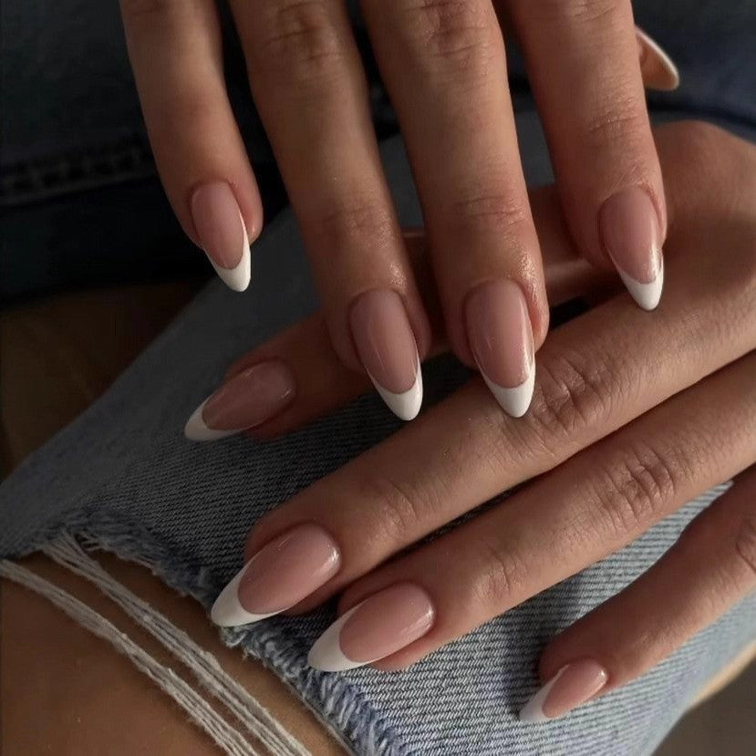 Elegant Artificial Nails in Modern French Tip Design Bowlift