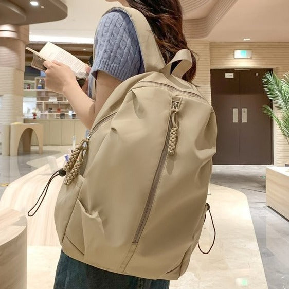 Leisure backpack with innovative storage Bowlift