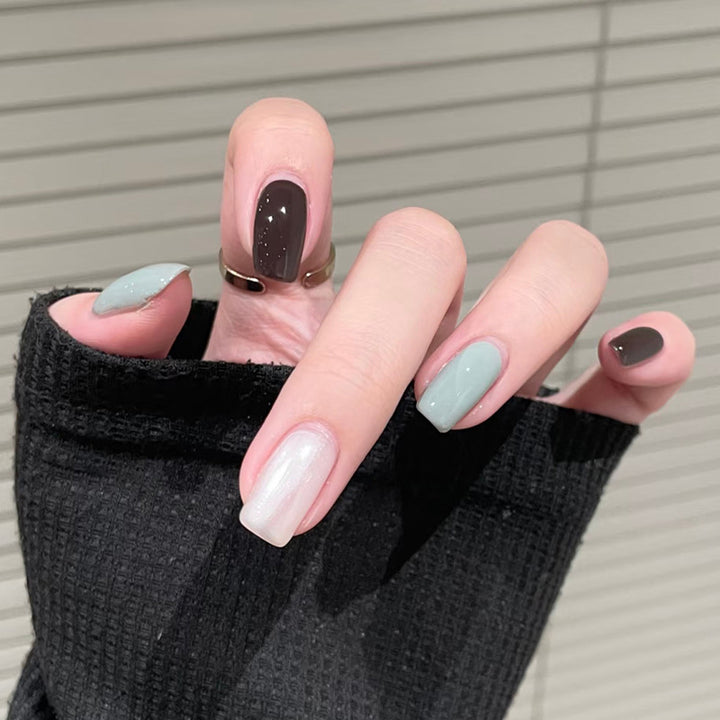 Decorative Glittery Press-On Nail Tips Bowlift