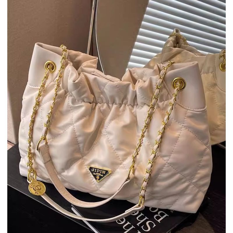 Chic Quilted Shoulder Bag Bowlift