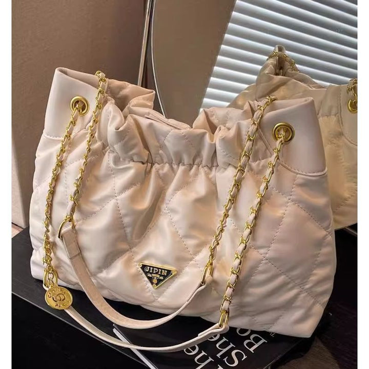 Chic Quilted Shoulder Bag Bowlift