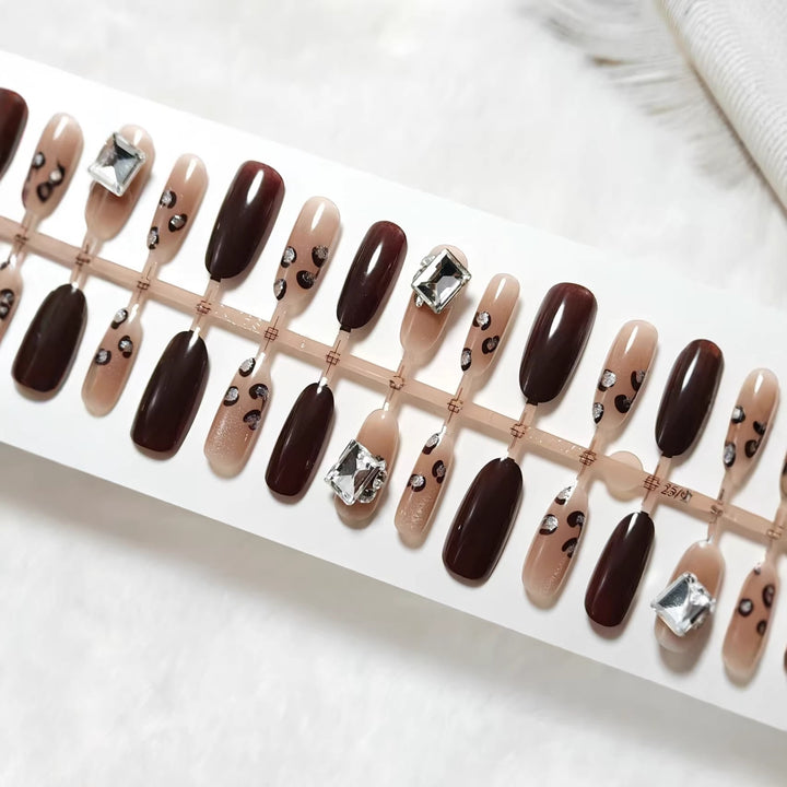 Artificial nails with elegant glamour accents Bowlift