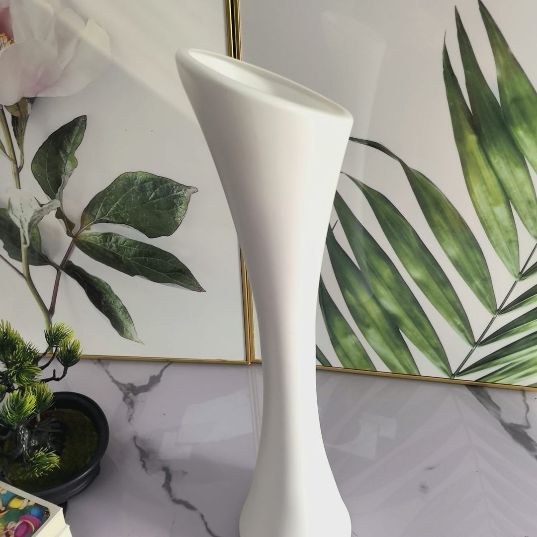 Contemporary Sculpted Vase Bowlift
