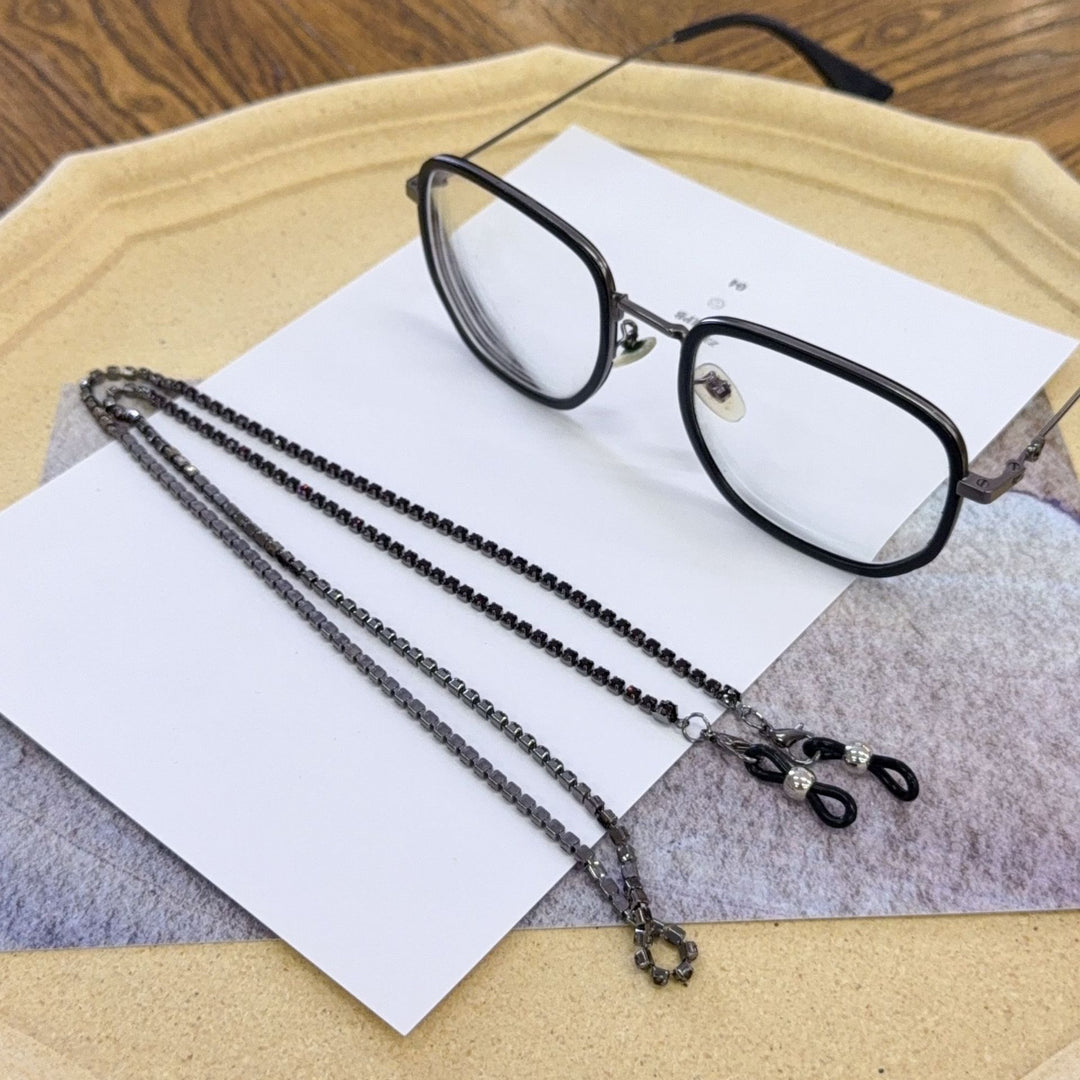 Stylish Eyewear Chain with Decorative Beads Bowlift
