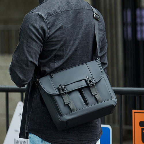 Urban Adventure Messenger Bag Bowlift