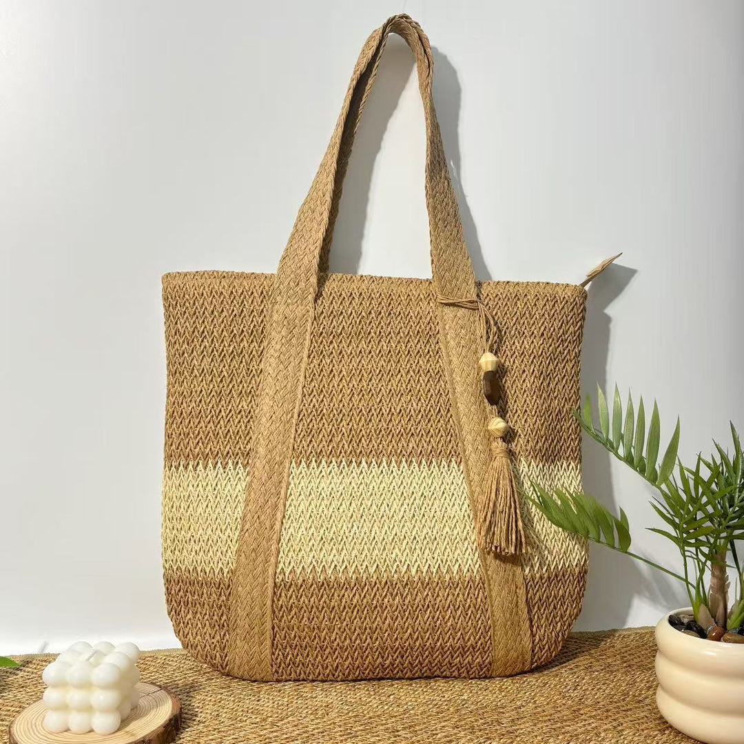 Handbag Made of Natural, Handwoven Straw with Elegant Fringe Bowlift