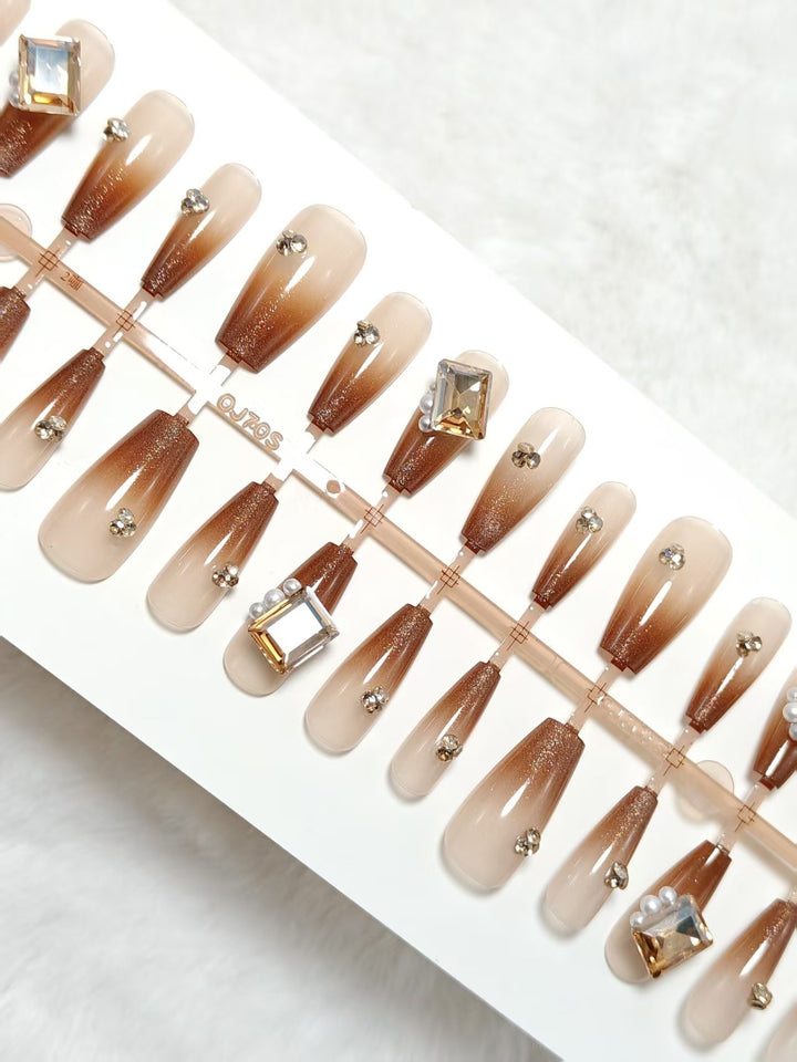 Artificial nails with glitter and ombre effect Bowlift