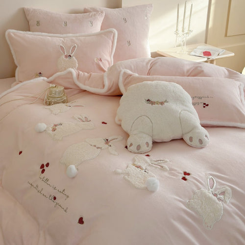 Velvet Bedding Set with 3D Rabbit Applications Bowlift
