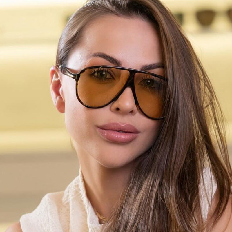 Women fashionable glasses with large trendy frame Bowlift