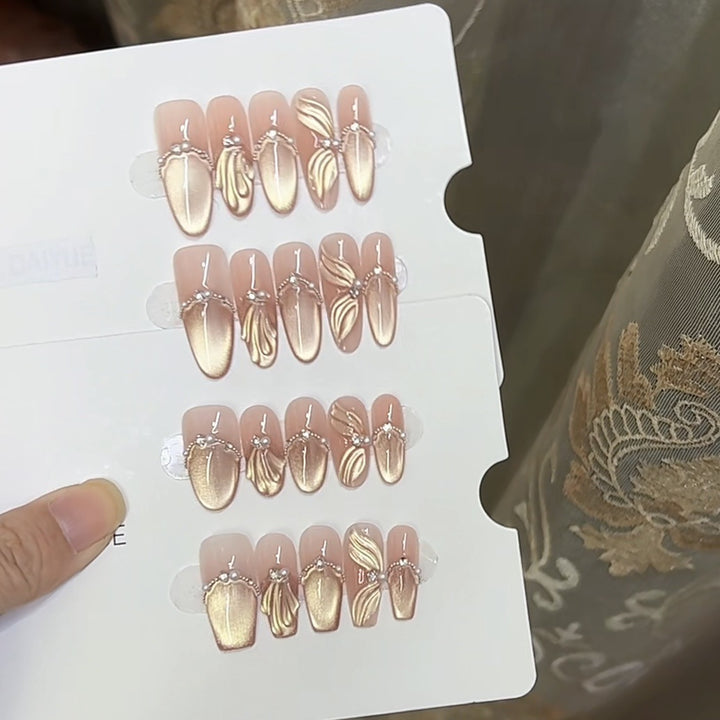Luxurious Decorative Press-On Nail Set Bowlift