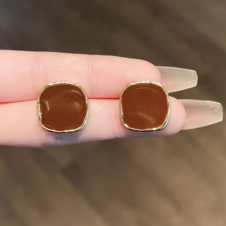 Stylish stud earrings Bowlift