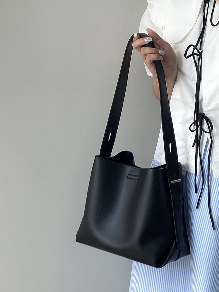 Modern shoulder bag Bowlift