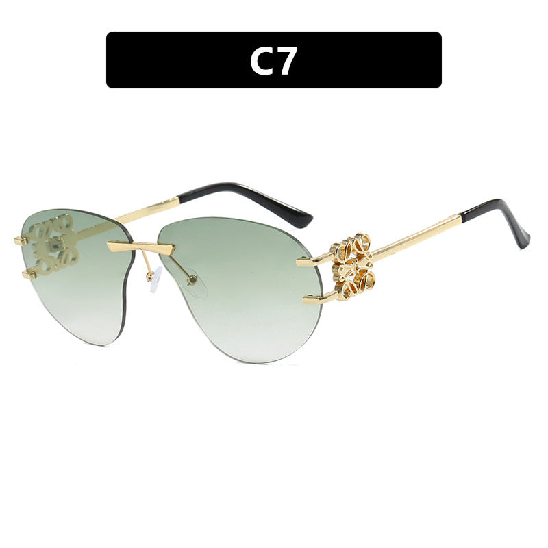 Women's fashionable sunglasses in elegant aviator style with gemstone details Bowlift
