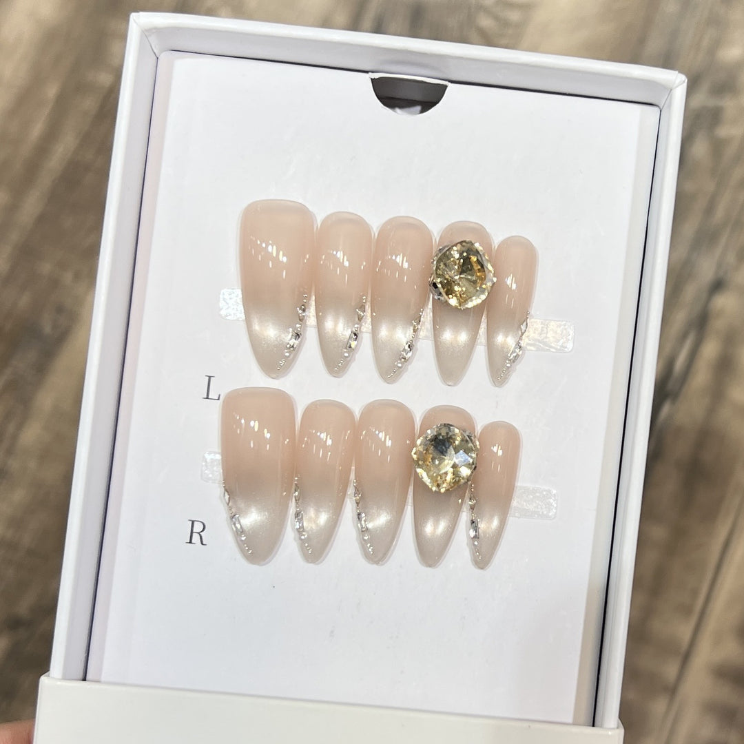 Elegant Stiletto Nail Art Set with Crystal Embellishments Bowlift
