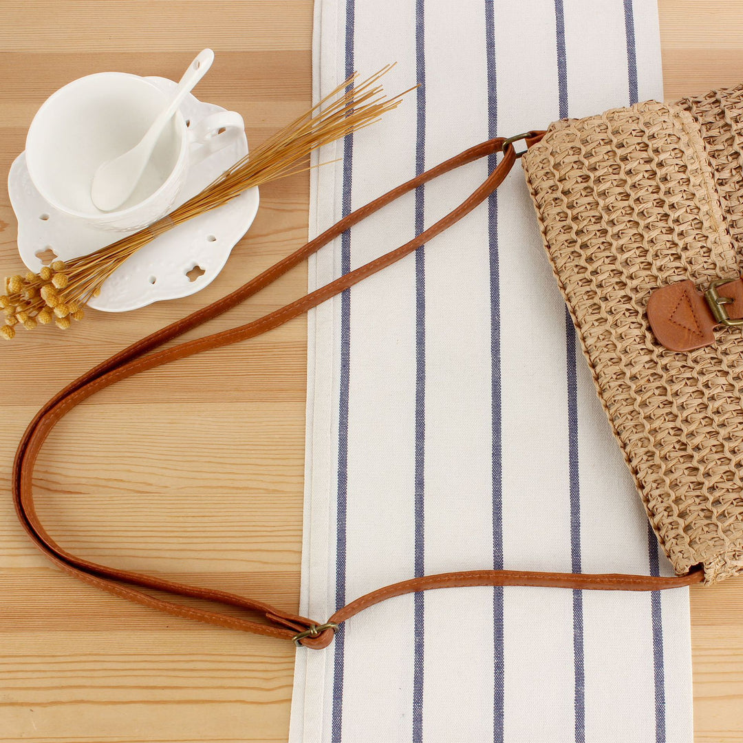Handbag with Smart Closure System and Adjustable Strap Bowlift